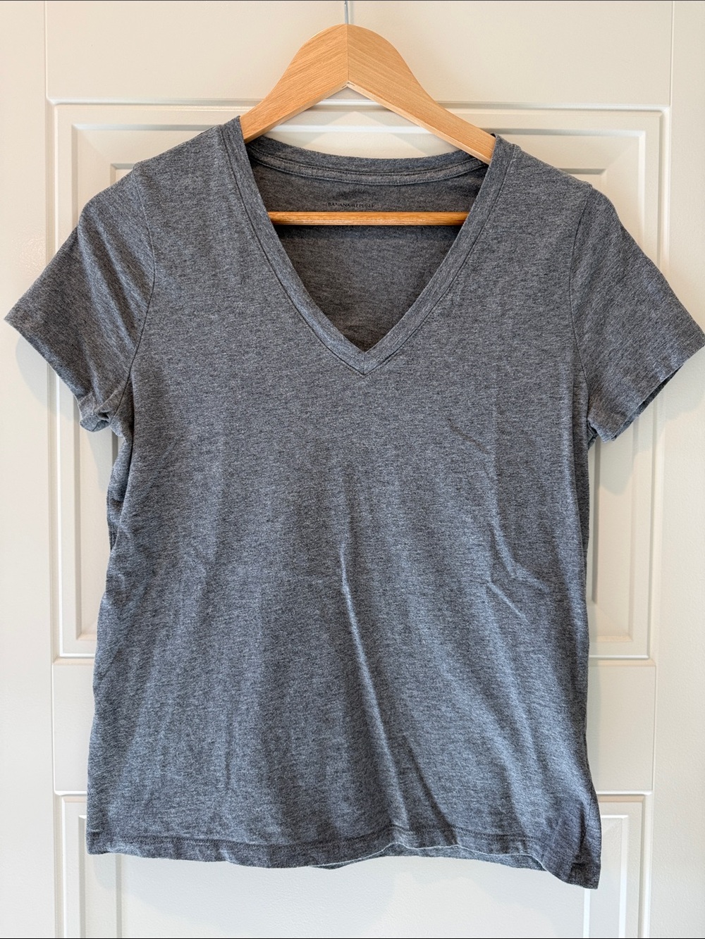 Banana Republic Supima Cotton Gray V-Neck Short Sleeve Tee